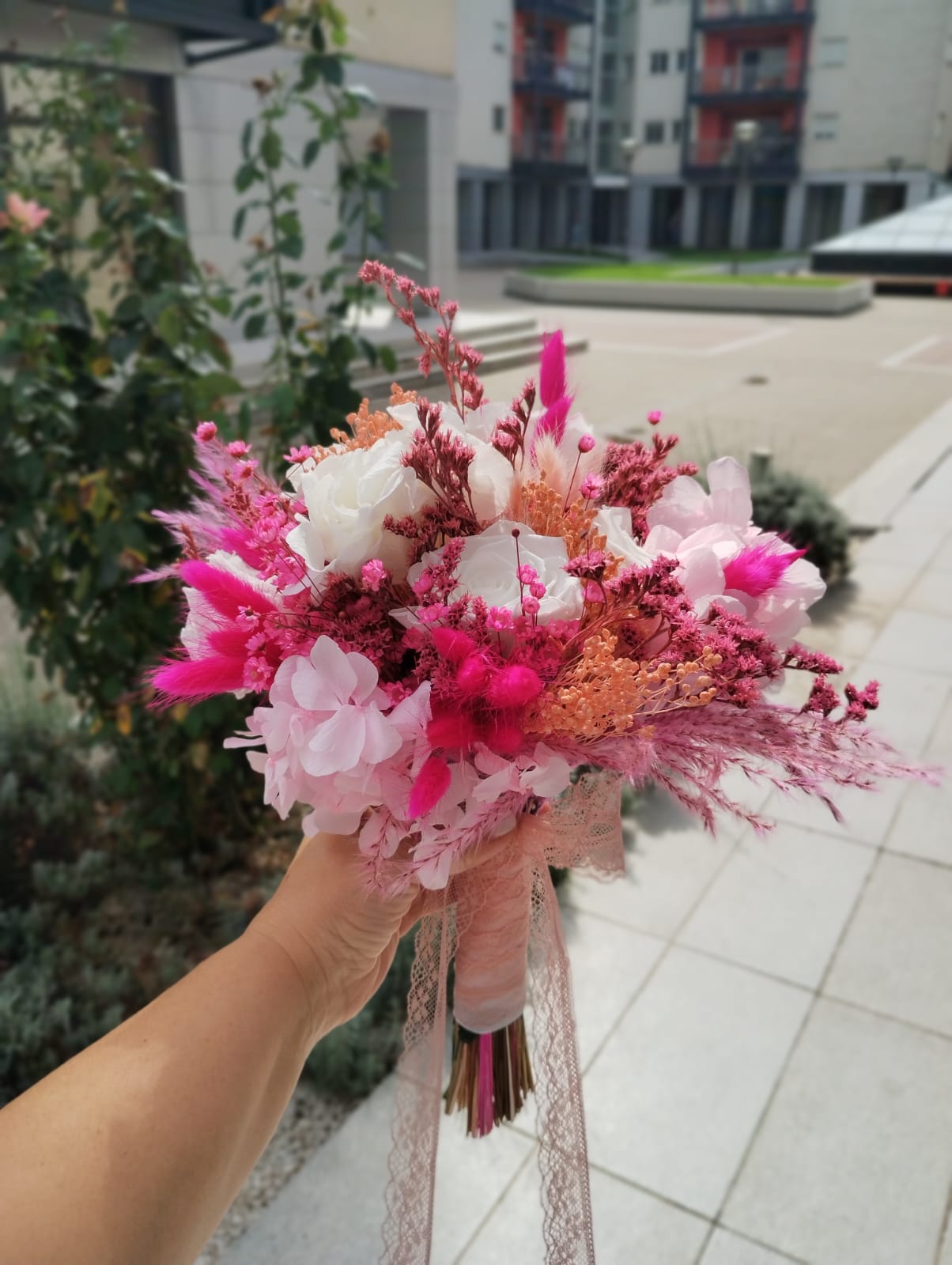 Buchet - Criogenate Roz Neon - Fucsia