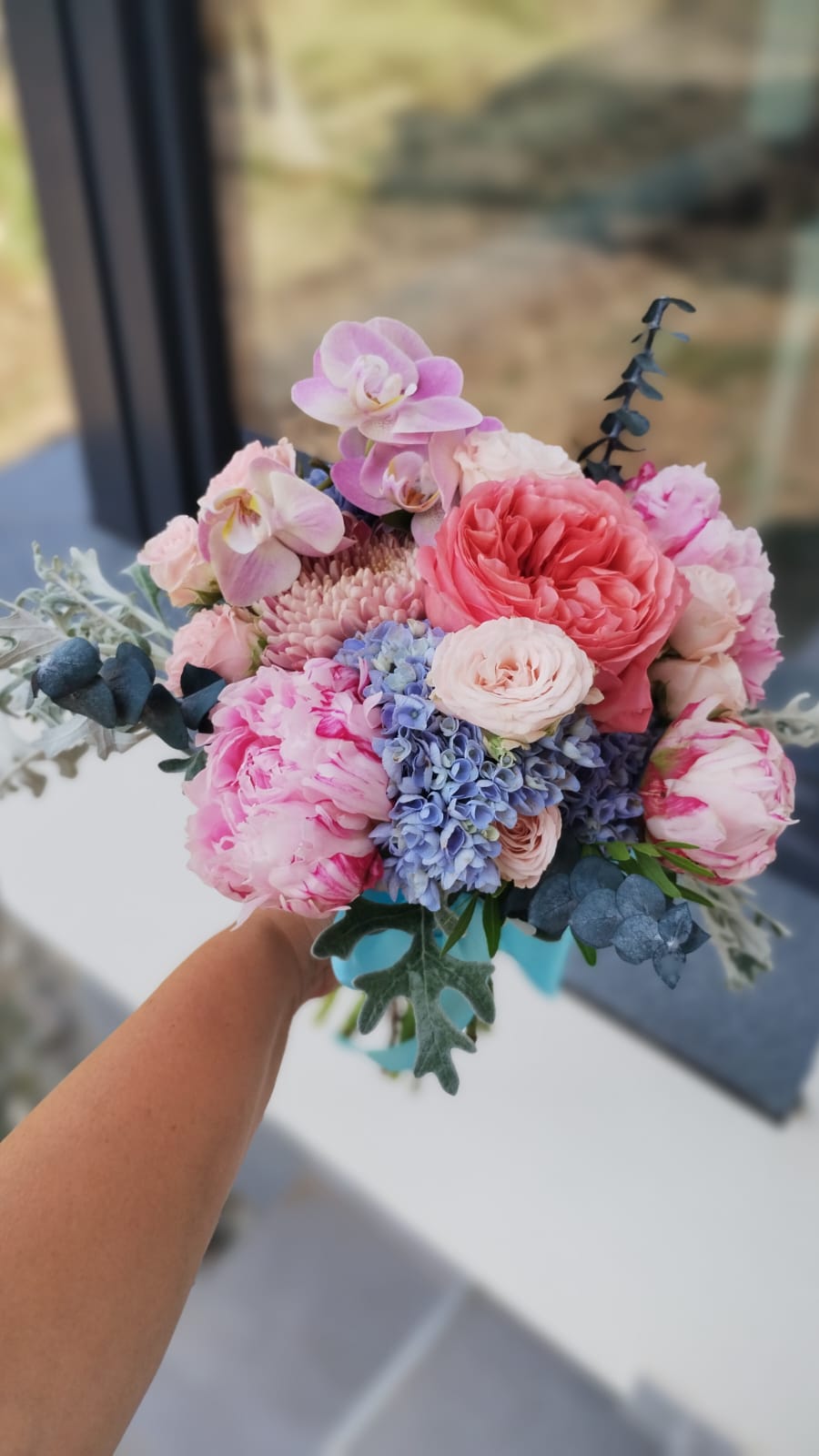 Buchet de mireasă spectaculos, mixt, cu flori exclusiviste in culori vibrante!