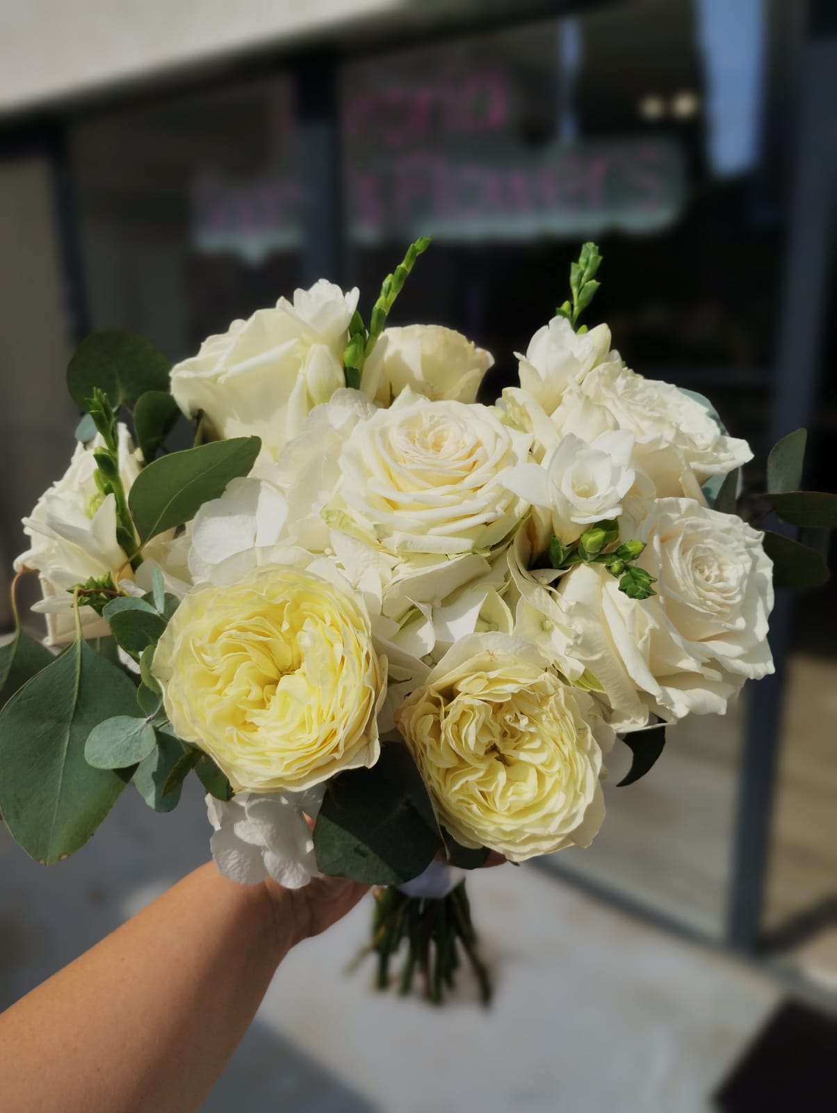 Buchet de Mireasa din Trandafiri Garden , Frezii, Hortensie!