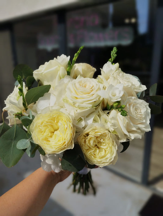 Buchet de Mireasa din Trandafiri Garden , Frezii, Hortensie!