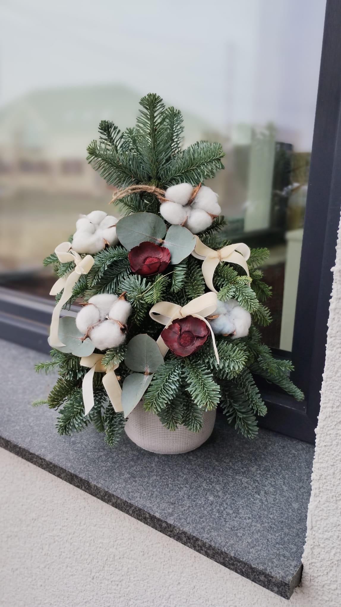 Aranjament tip Brad  Elegant  vas de piatra , I : 38 cm